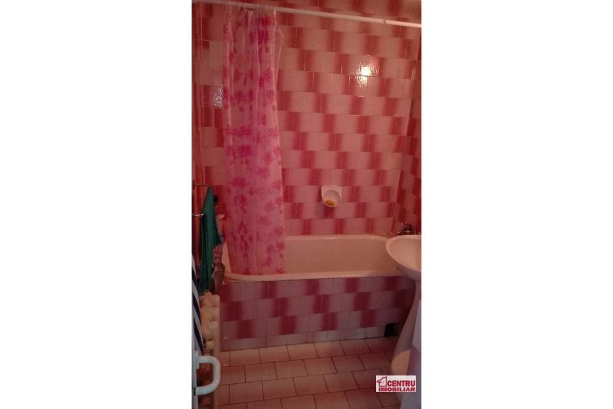 Ultracentral, 3 camere, liber, zona verde, linistita
