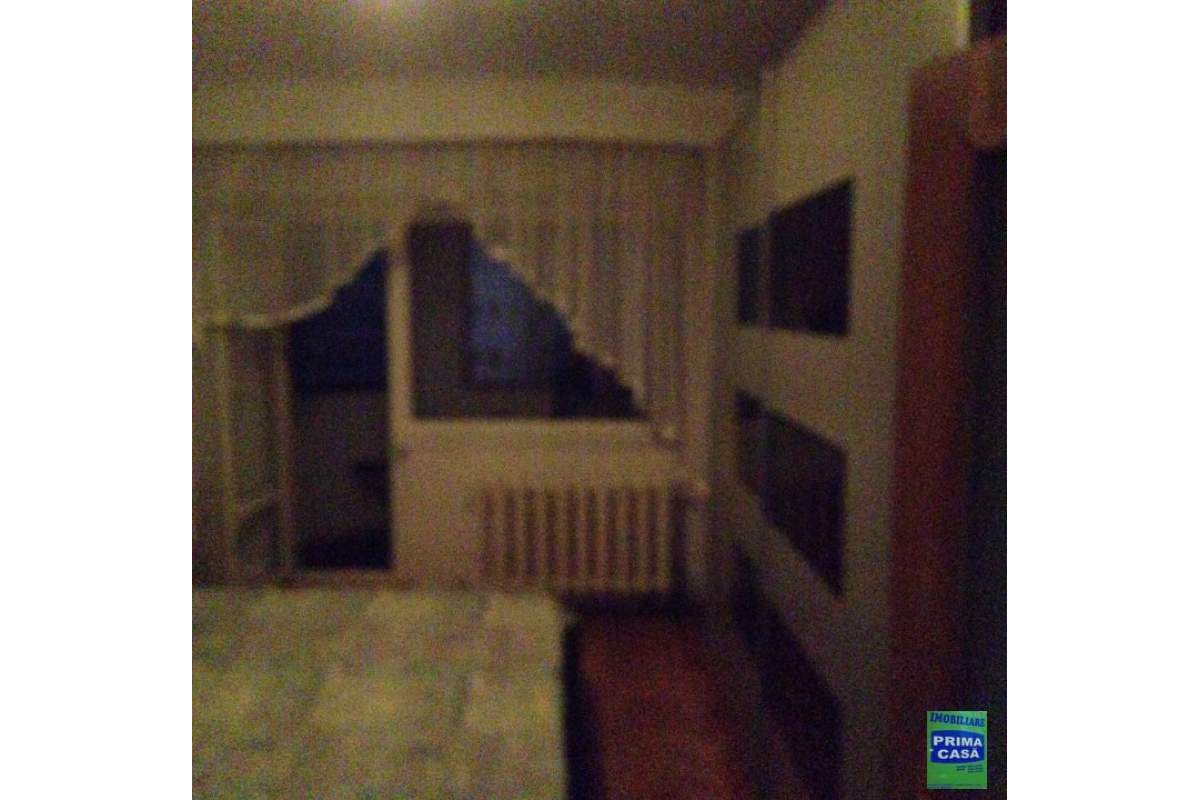 UNIRII 4camere dau in chirie mobilat si utilat, 350E/luna