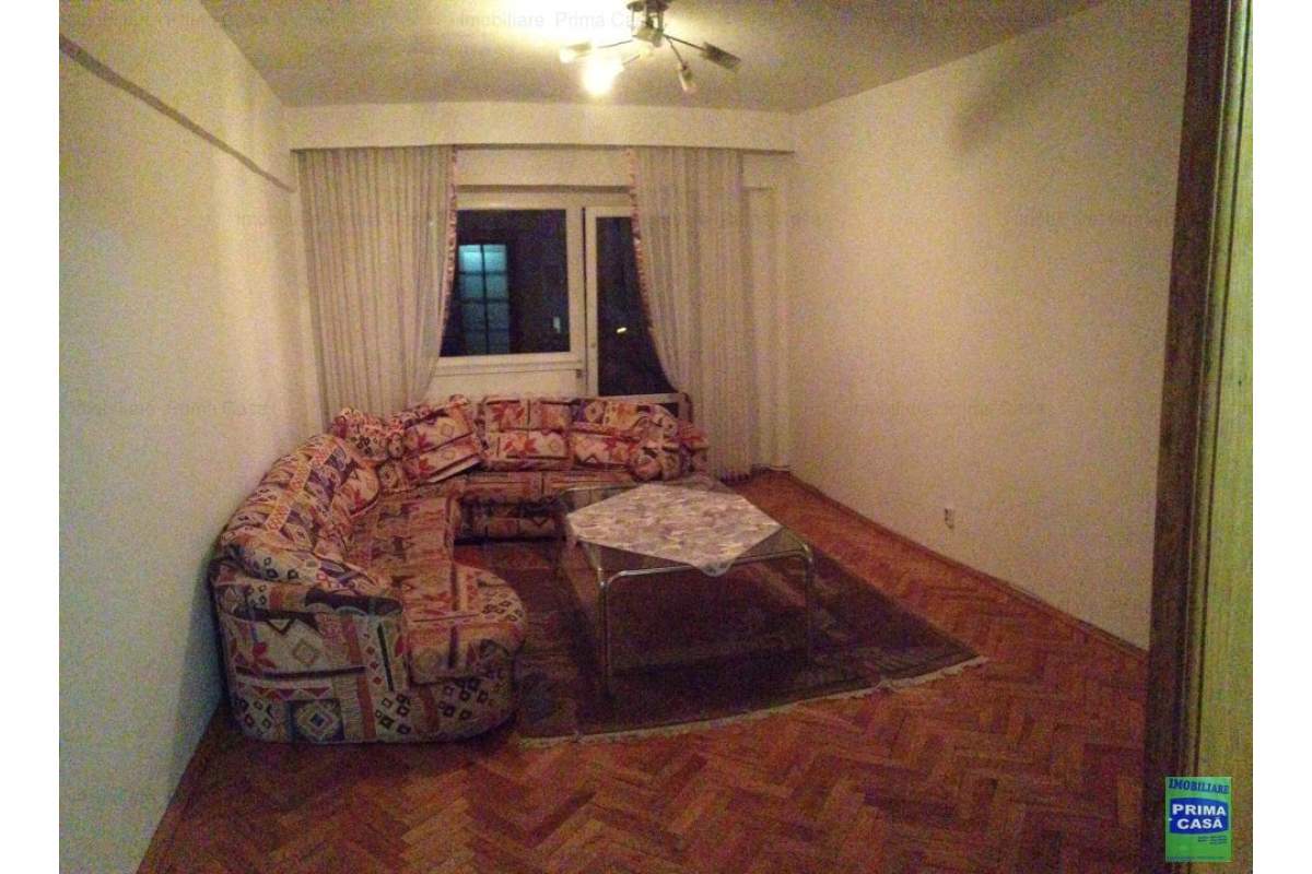 UNIRII 4camere dau in chirie mobilat si utilat, 350E/luna