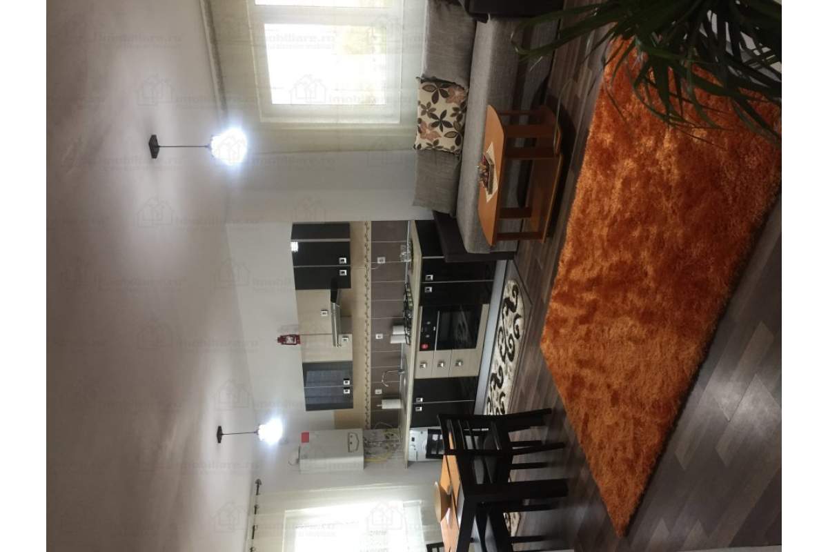 Vand apartament cu 3 camere