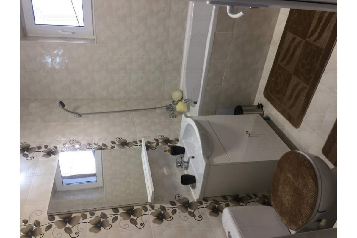 Vand apartament cu 3 camere