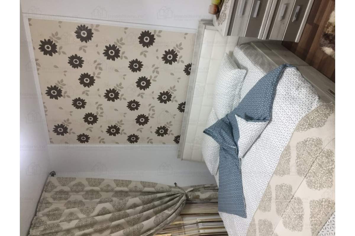 Vand apartament cu 3 camere