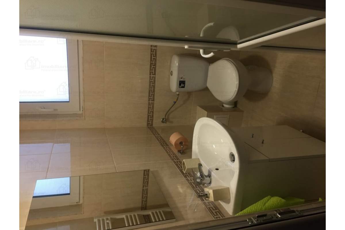 Vand apartament cu 3 camere