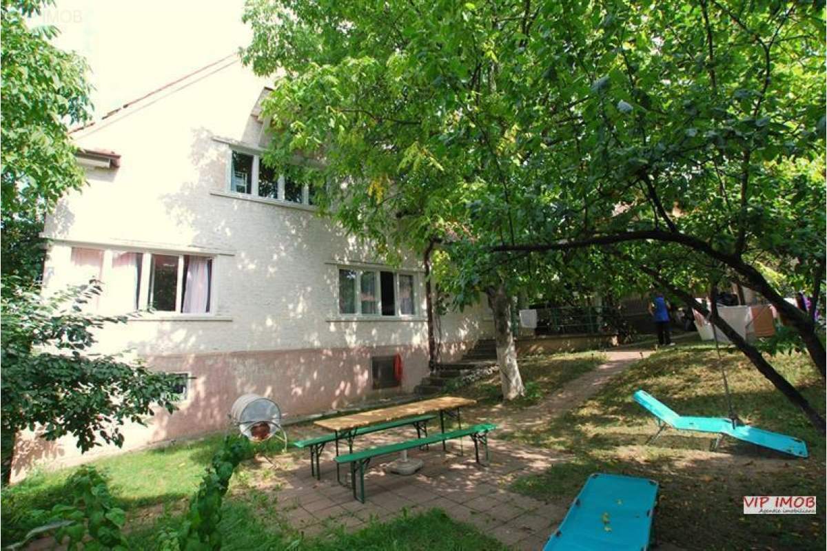  Vila 9 camere, pretabil hostel, zona Patria, Brasov