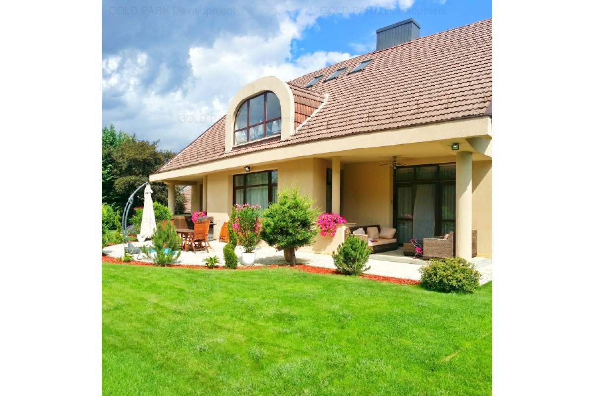 . . : : Vila Moderna 500 mp + Teren 2500 mp - zona Selecta - Piscina Incalzita