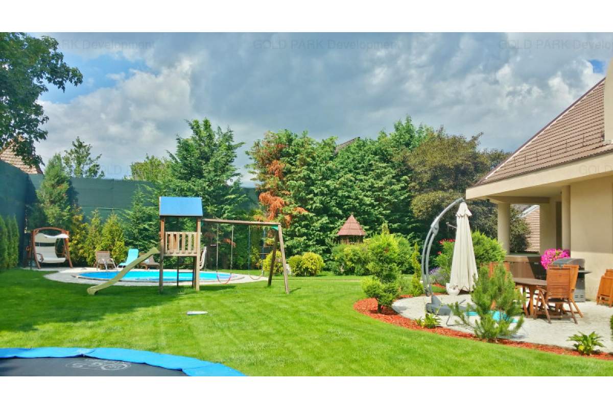 . . : : Vila Moderna 500 mp + Teren 2500 mp - zona Selecta - Piscina Incalzita