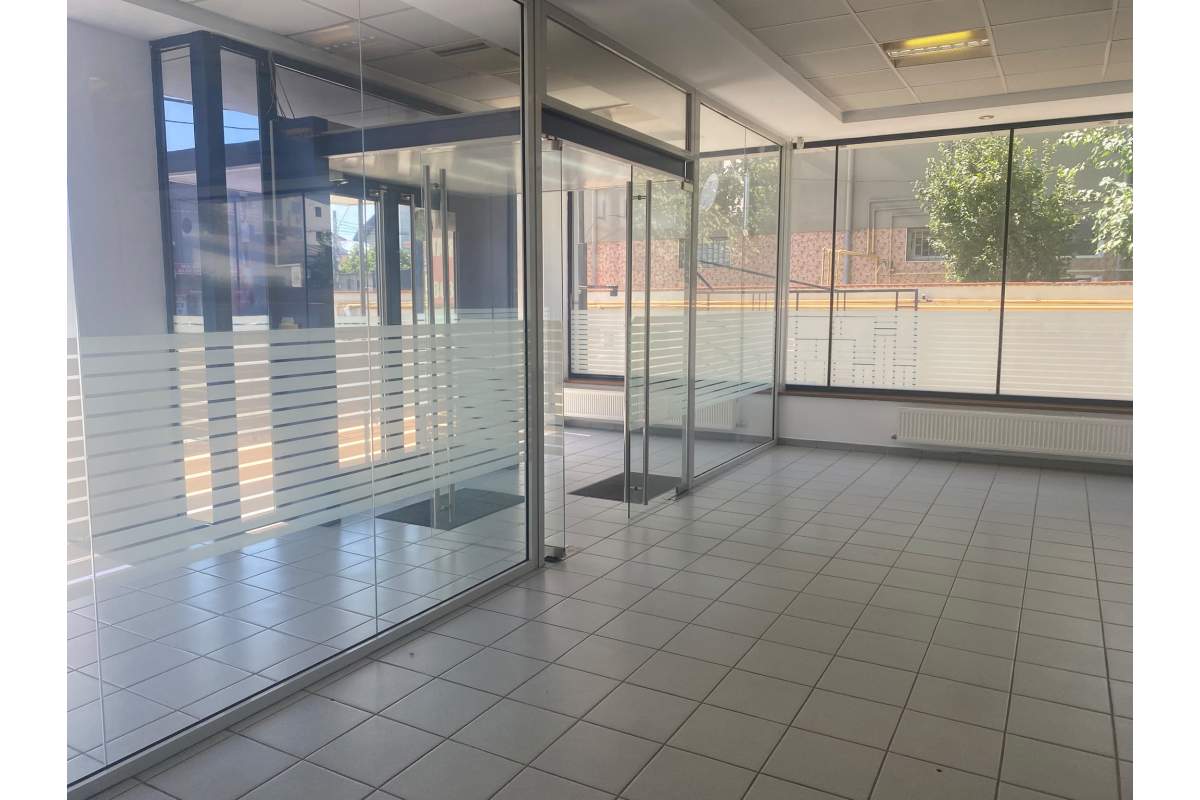Vizibilitate maxima la strada!Spatiu comercial 164mp-Sos Chitilei nr88