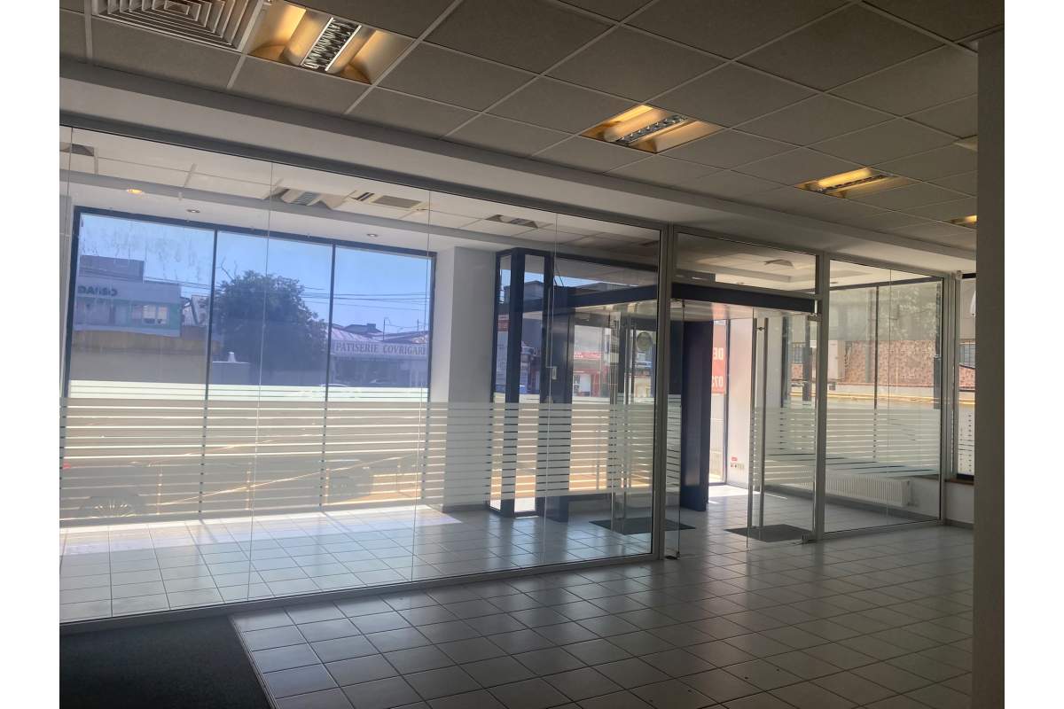 Vizibilitate maxima la strada!Spatiu comercial 164mp-Sos Chitilei nr88