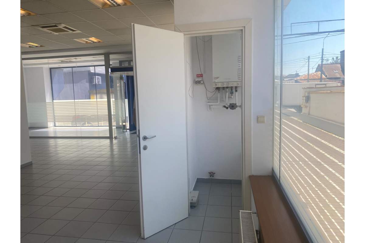 Vizibilitate maxima la strada!Spatiu comercial 164mp-Sos Chitilei nr88