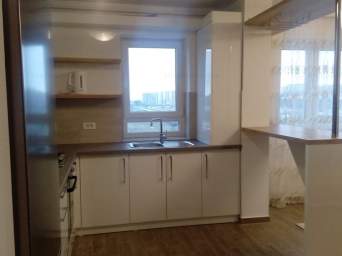  Apartament vis a vis de Coressi Mall -Tractorul etaj 2,mobilat si utilat,500 eur