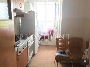  Inchiriez camera in apartament cu 3 camere, 100 Euro