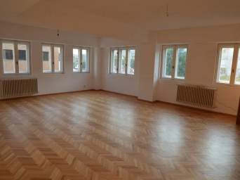  Proprietar inchiriez apartament 70MP