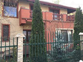  Proprietar, inchiriez apartament la casa, pe doua nivele, intrare separata